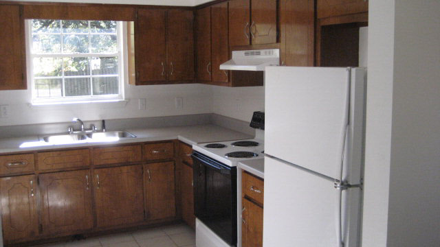712 East Laurel Avenue Foley, AL 36535 - Photo 2 of 6 Kitchen 1
