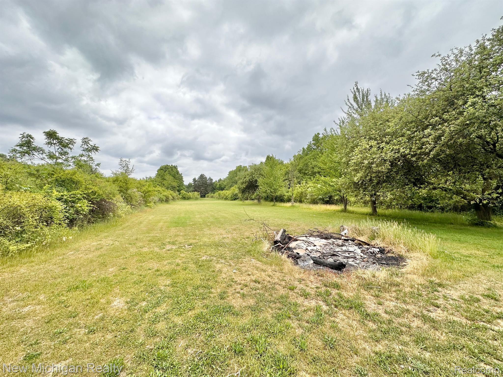 3340 East Carpenter Road Flint, MI 48506 - Photo 5 of 27 Gallery Image 5