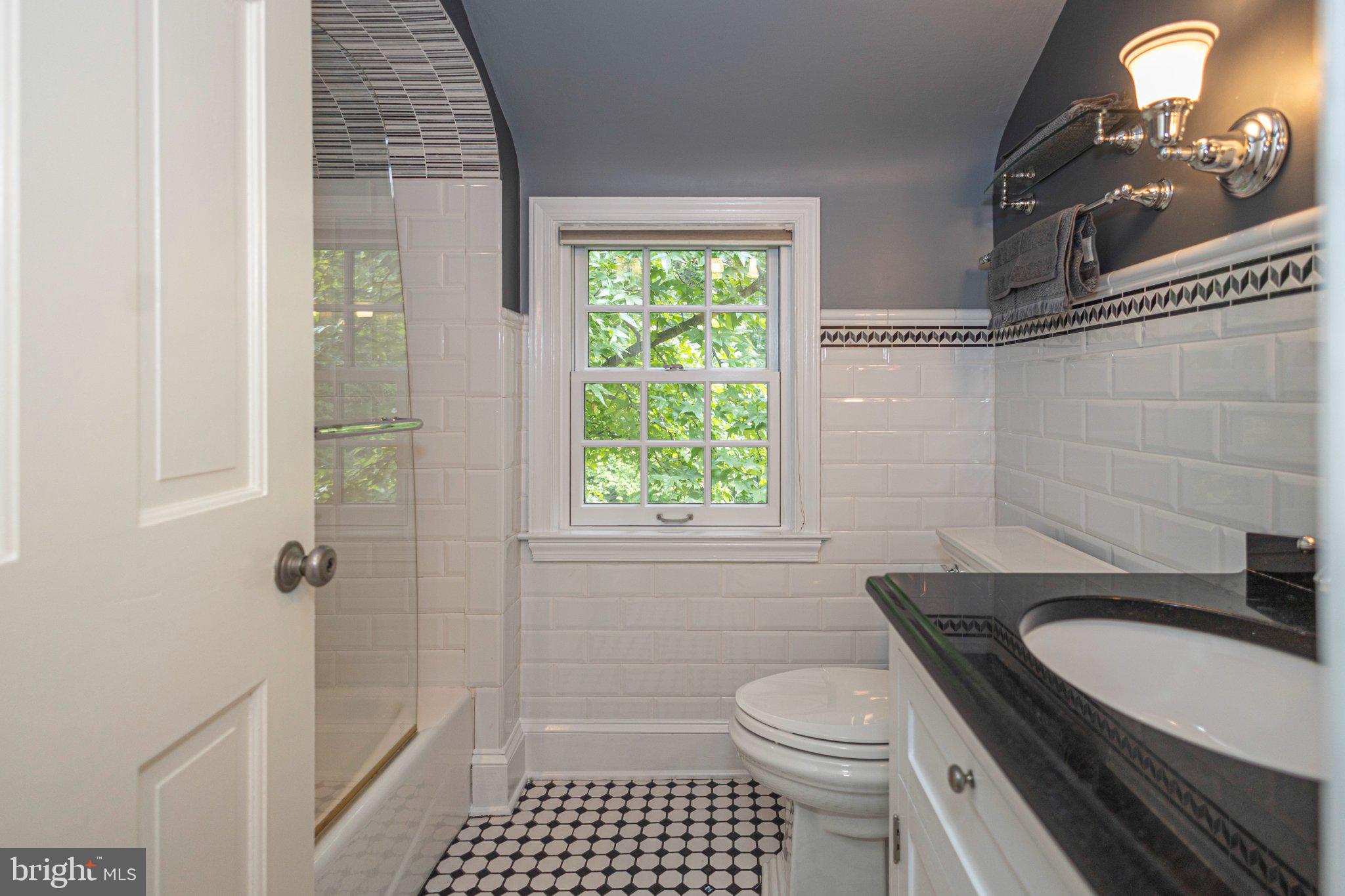 10 Effingham Road Yardley, PA 19067 - Photo 40 of 68 Full Hallway Bath with Tub/Shower on 2nd Level