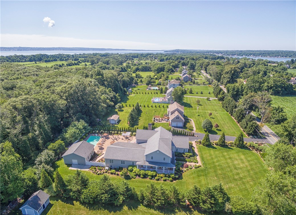 194 Touisset Road Warren, RI 02885 - Photo 3 of 40