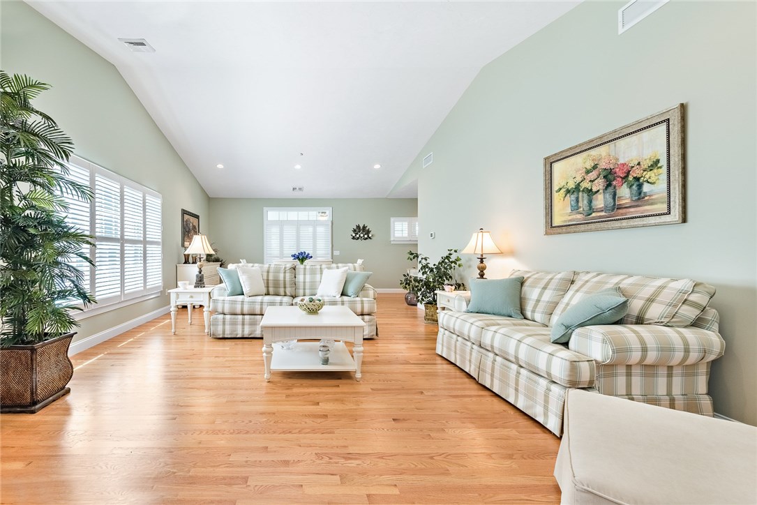 194 Touisset Road Warren, RI 02885 - Photo 32 of 40