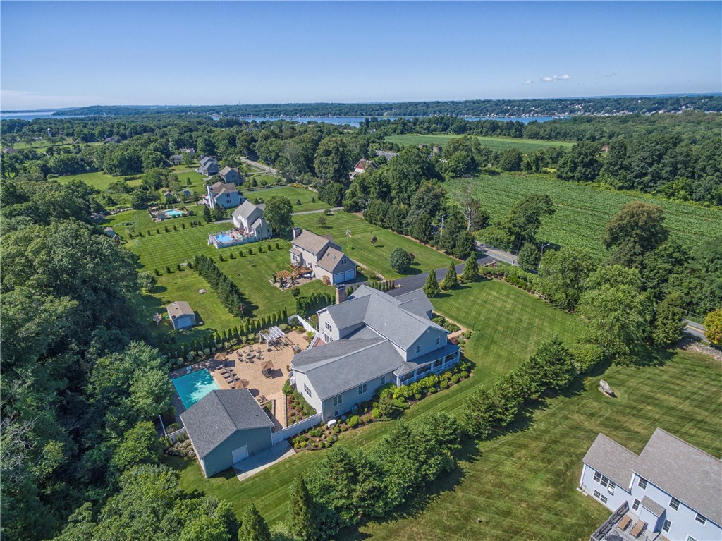 194 Touisset Road Warren, RI 02885 - Photo 4 of 40