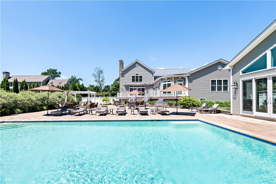 194 Touisset Road Warren, RI 02885 - Photo 6 of 40