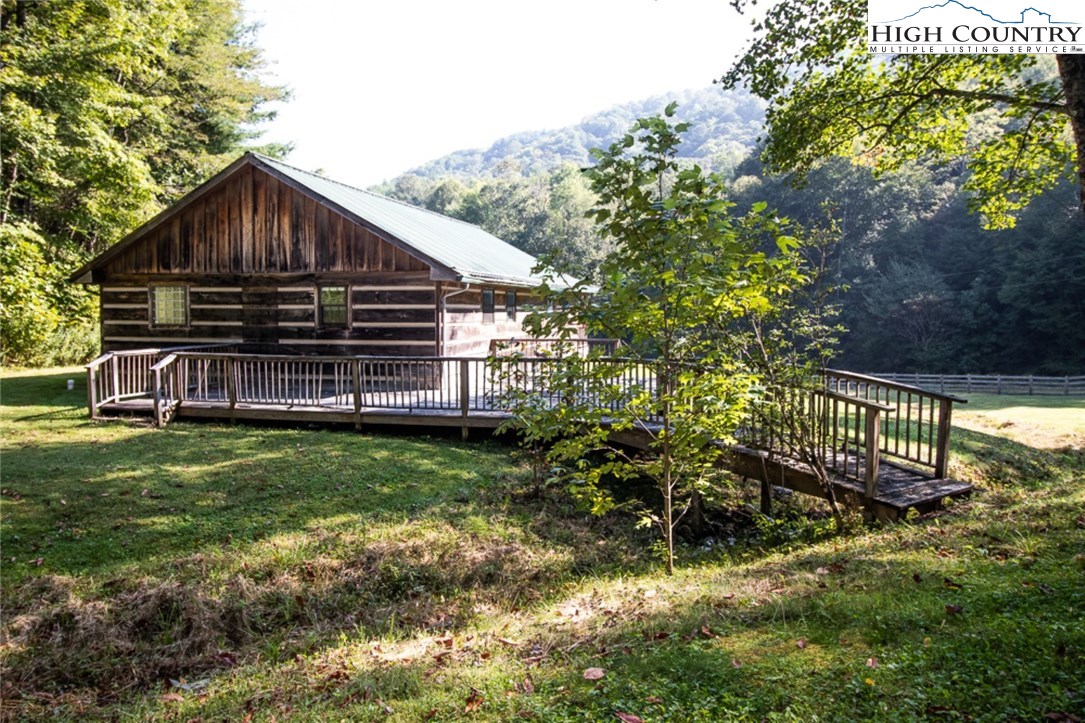 2266 Hubert Taylor Road Mountain City, TN 37683 - Photo 4 of 38 Gallery Image 4