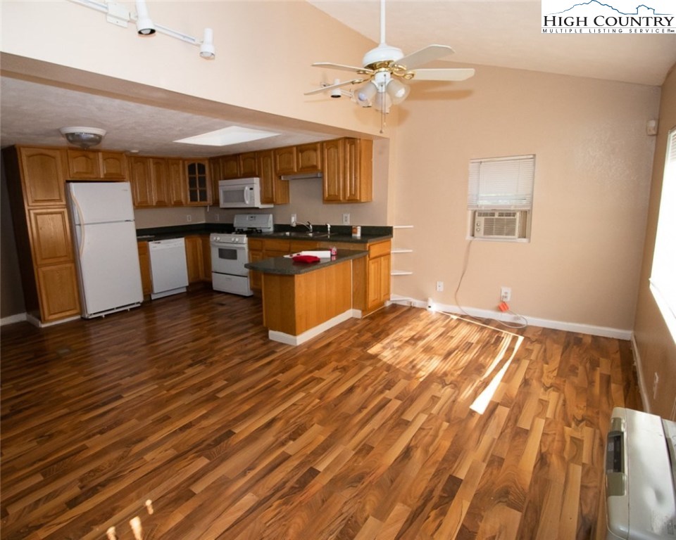 2266 Hubert Taylor Road Mountain City, TN 37683 - Photo 6 of 38 Gallery Image 6