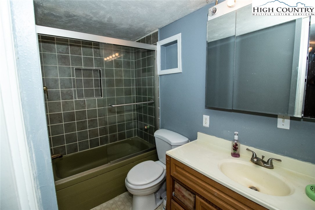 2266 Hubert Taylor Road Mountain City, TN 37683 - Photo 10 of 38 Gallery Image 10