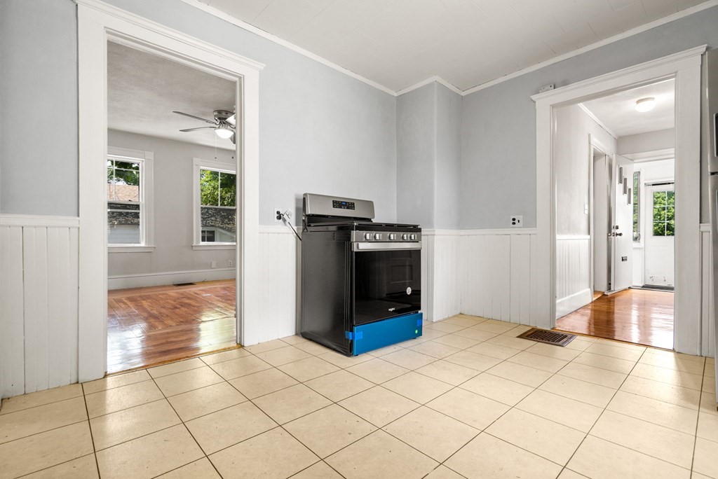 16 Lake Shore Road Lynn, MA 01904 - Photo 18 of 39 Gallery Image 18