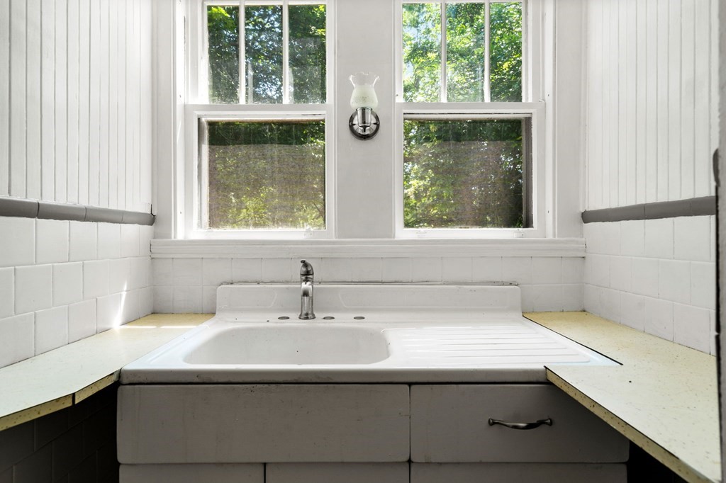 16 Lake Shore Road Lynn, MA 01904 - Photo 20 of 39 Gallery Image 20