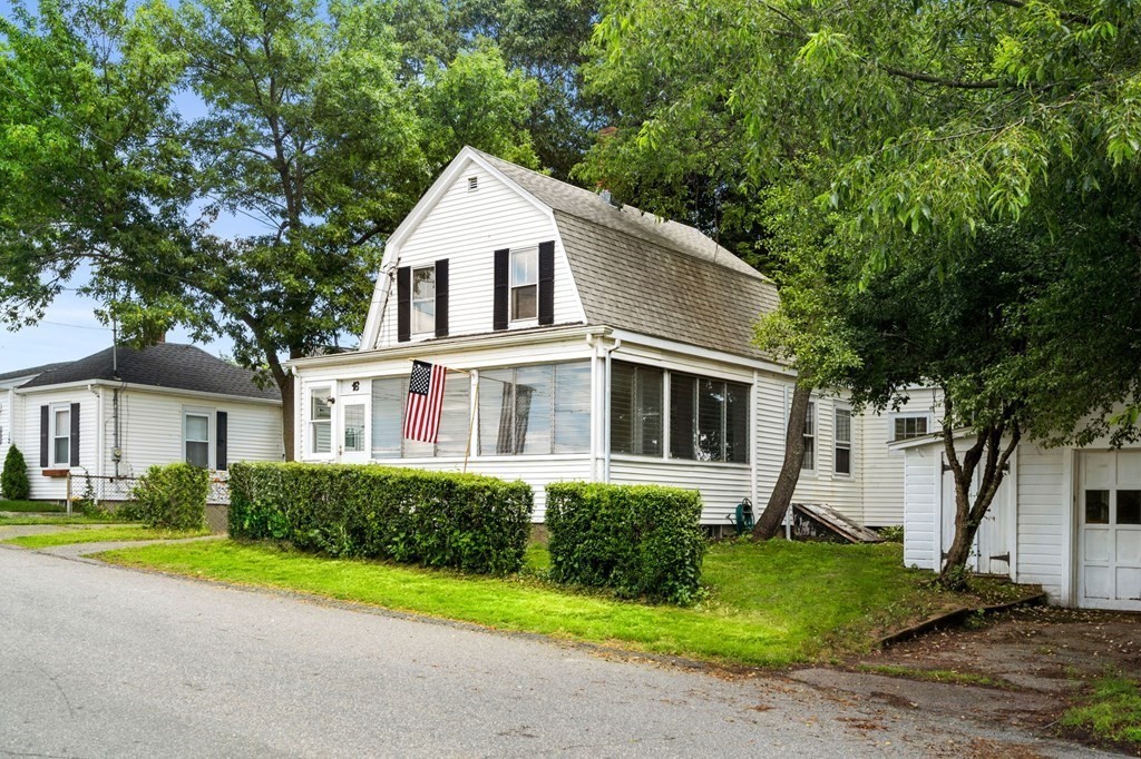 16 Lake Shore Road Lynn, MA 01904 - Photo 2 of 39 Gallery Image 2