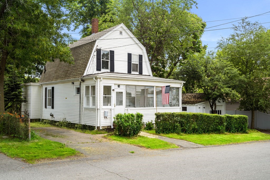 16 Lake Shore Road Lynn, MA 01904 - Photo 3 of 39 Gallery Image 3