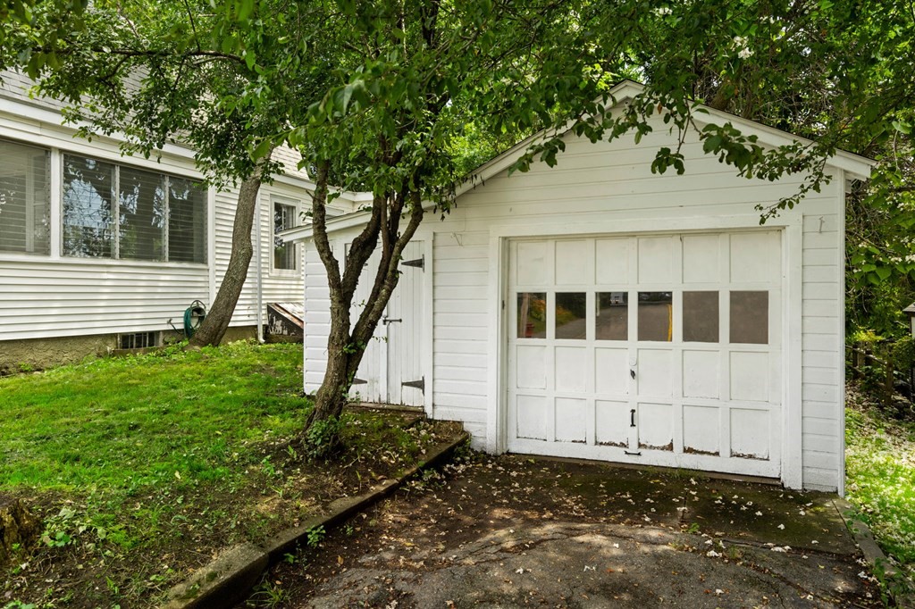 16 Lake Shore Road Lynn, MA 01904 - Photo 36 of 39 Gallery Image 36
