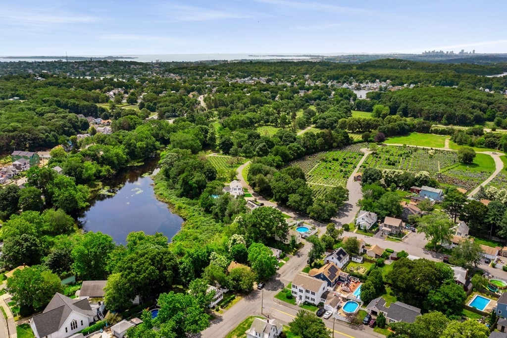 16 Lake Shore Road Lynn, MA 01904 - Photo 5 of 39 Gallery Image 5