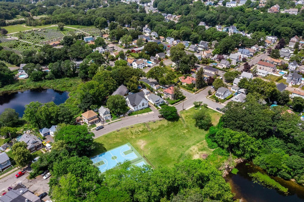 16 Lake Shore Road Lynn, MA 01904 - Photo 7 of 39 Gallery Image 7