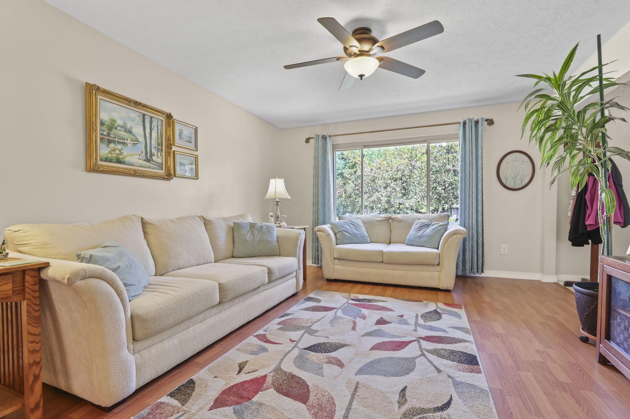 84 Hawthorn Road Southwest Pataskala, OH 43062 - Photo 10 of 66 Living Room