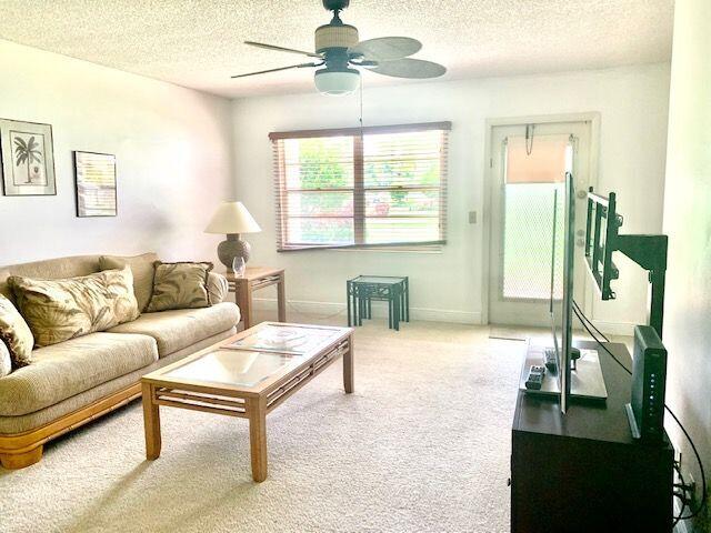 139 Dorset D Boca Raton, FL 33434 - Photo 5 of 21 Living Room