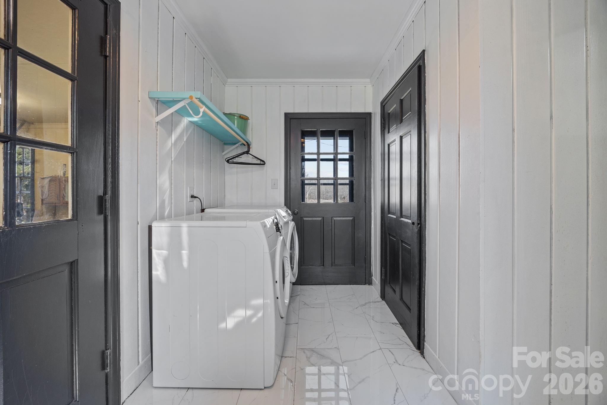 1352 City Lake Road Lexington, NC 27295 - Photo 15 of 36 a utility room with dryer and washer