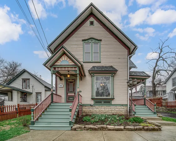 $299,000 | 268 Seneca Street, Elgin, IL 60120
