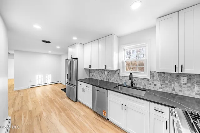 $289,999 | 204 3rd Ave Extension, Rensselaer, NY 12144