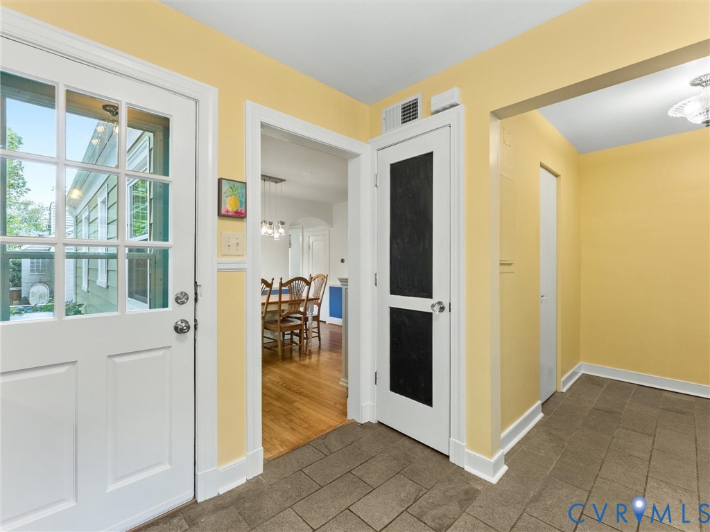 7505 Glebe Road Henrico, VA 23229 - Photo 20 of 42 Access for side porch and rear