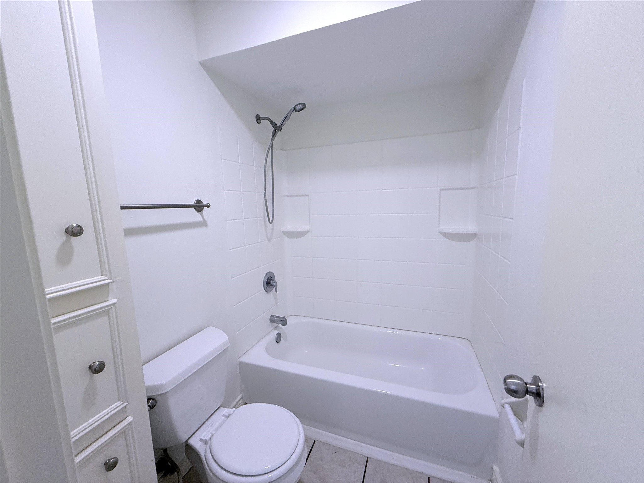 6902 Sandy Knolls Drive Spring, TX 77379 - Photo 22 of 30 tub shower combo upstairs