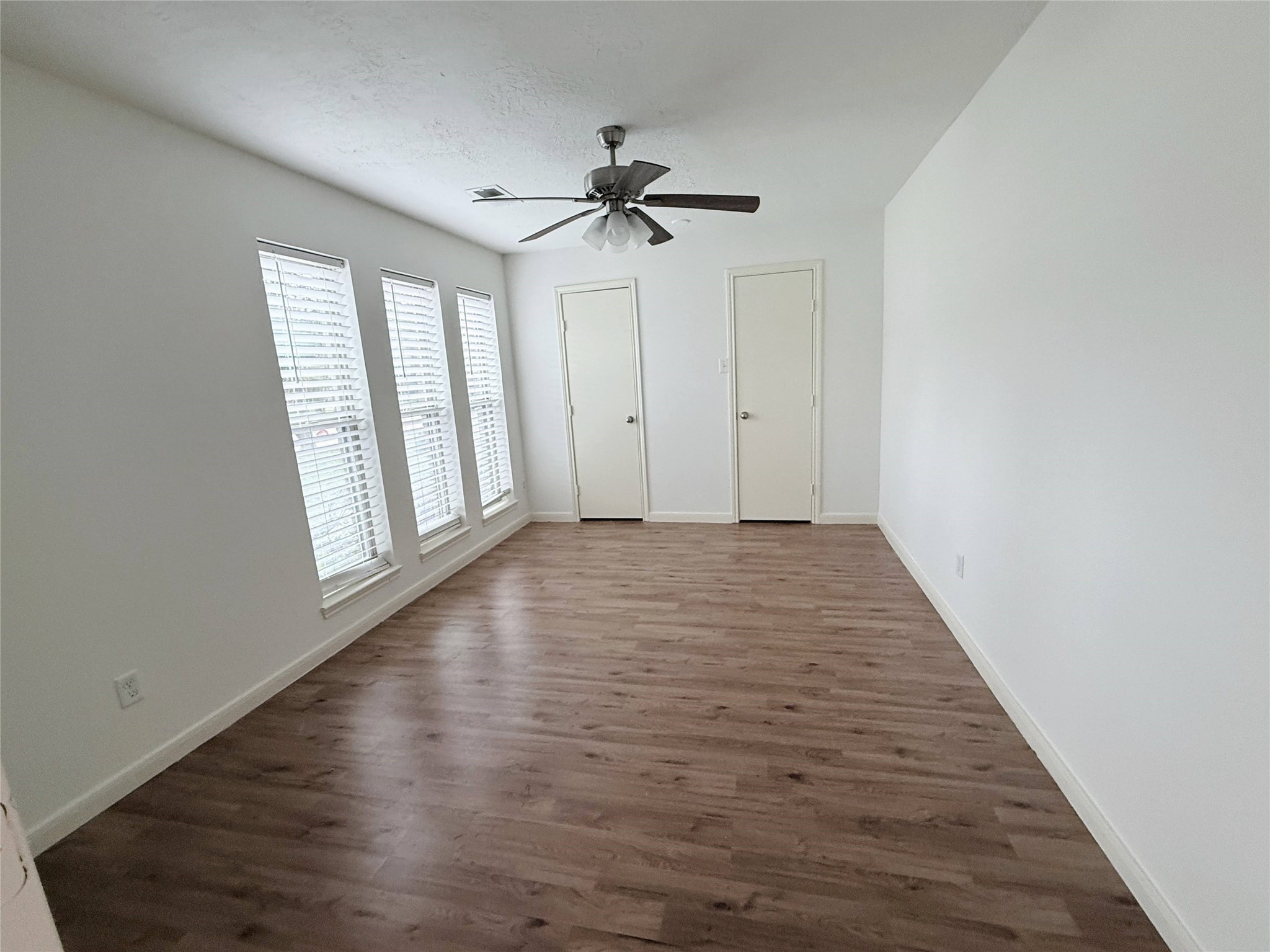 6902 Sandy Knolls Drive Spring, TX 77379 - Photo 3 of 30 l1st Downstairs bedroom or home office