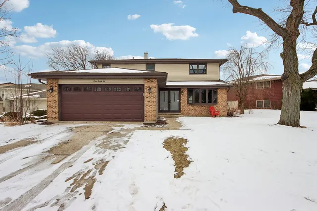 $474,900 | 922 Dearborn Circle, Carol Stream, IL 60188