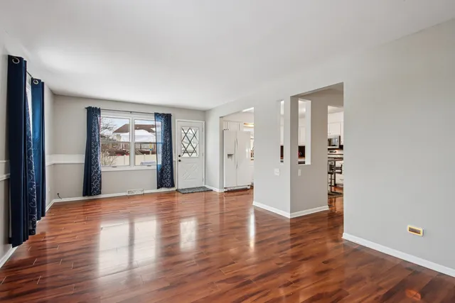 $474,900 | 922 Dearborn Circle, Carol Stream, IL 60188