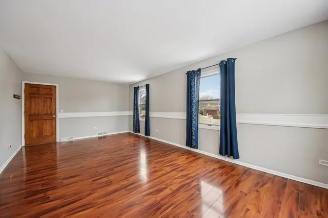 $474,900 | 922 Dearborn Circle, Carol Stream, IL 60188