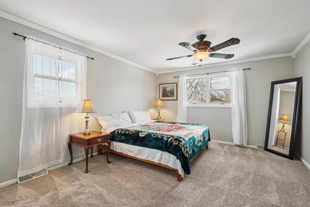 $474,900 | 922 Dearborn Circle, Carol Stream, IL 60188