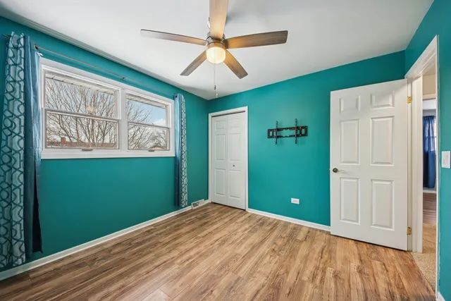 $474,900 | 922 Dearborn Circle, Carol Stream, IL 60188