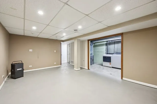 $474,900 | 922 Dearborn Circle, Carol Stream, IL 60188