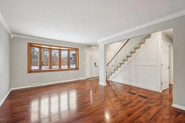 $474,900 | 922 Dearborn Circle, Carol Stream, IL 60188