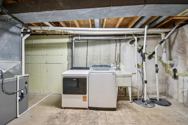 $474,900 | 922 Dearborn Circle, Carol Stream, IL 60188