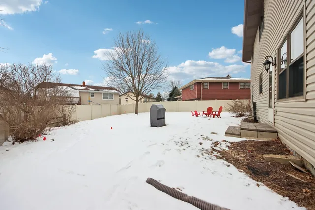 $474,900 | 922 Dearborn Circle, Carol Stream, IL 60188