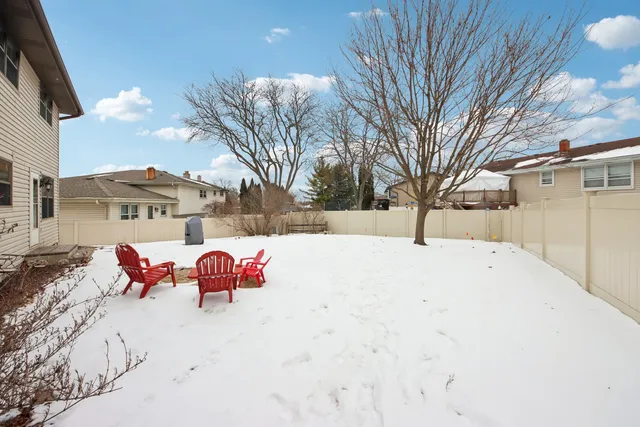 $474,900 | 922 Dearborn Circle, Carol Stream, IL 60188