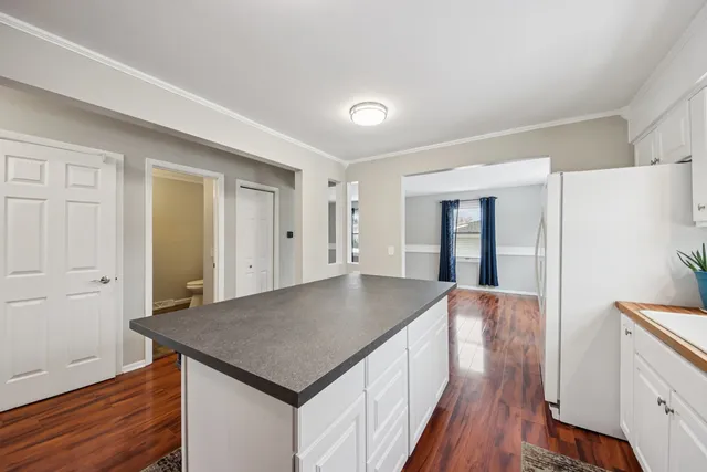 $474,900 | 922 Dearborn Circle, Carol Stream, IL 60188