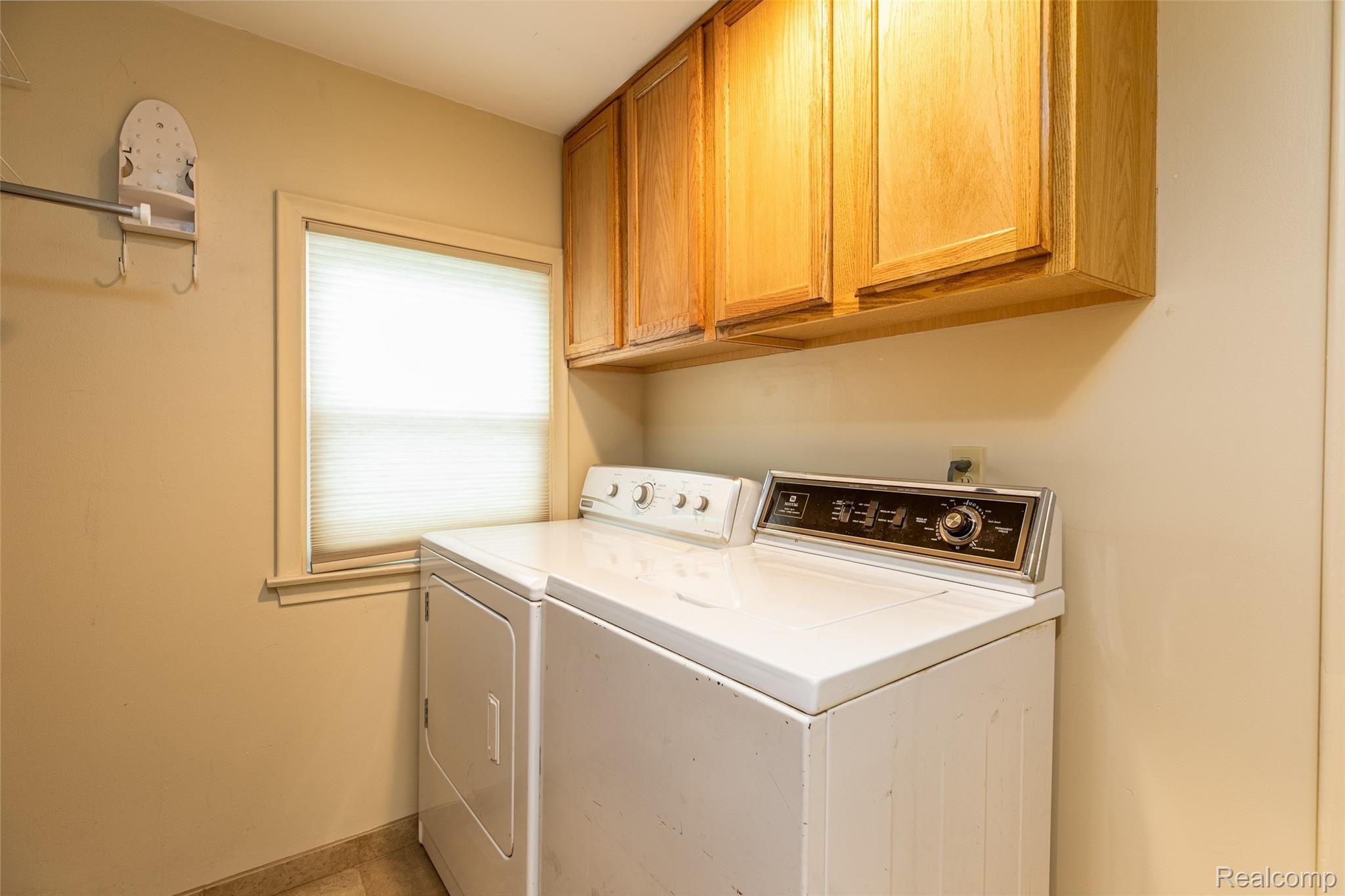 3613 Cone Avenue Rochester, MI 48309 - Photo 17 of 26 20.Laundry
