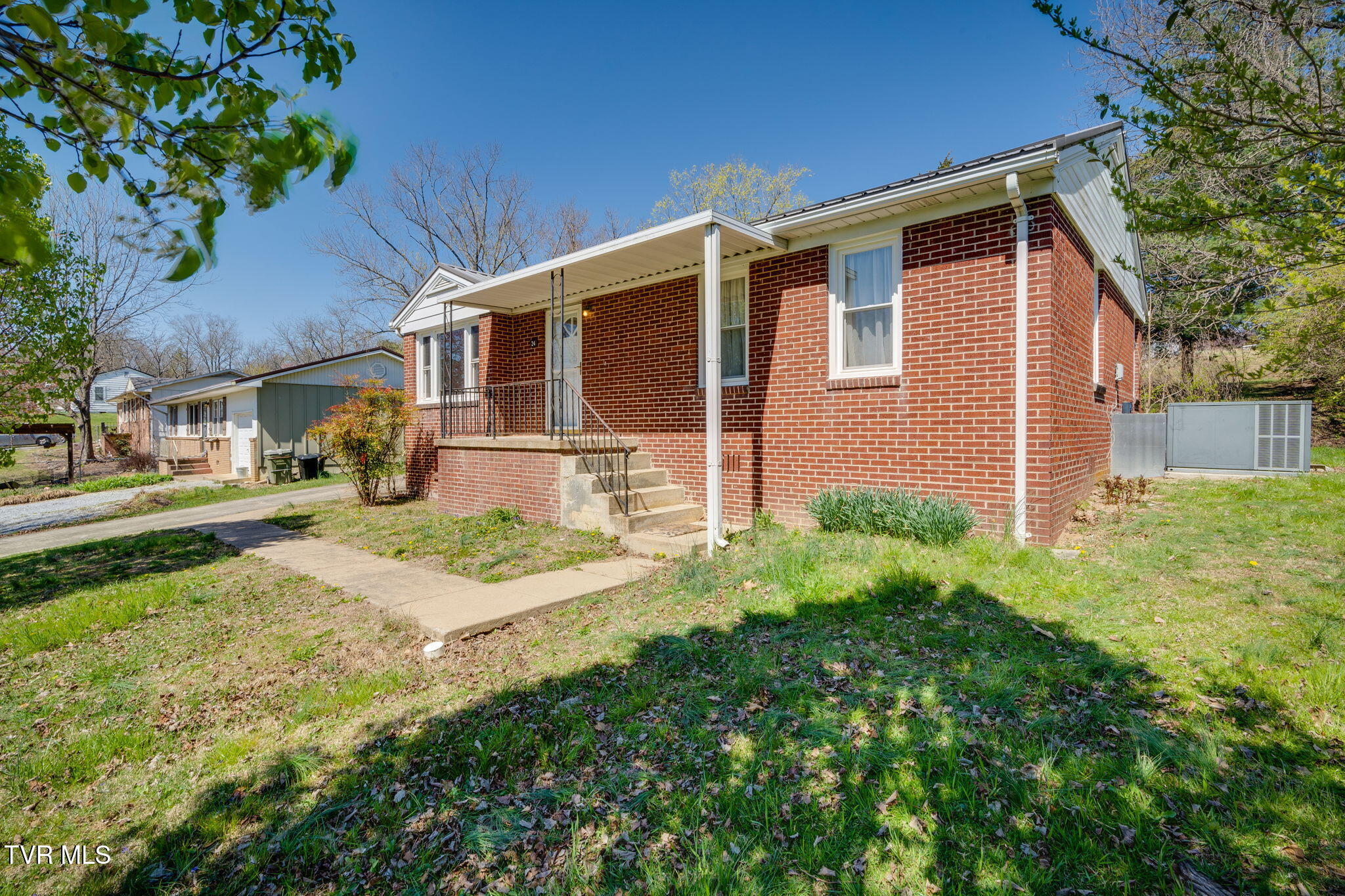 24 Greenway Street Greeneville, TN 37743 - Photo 3 of 25 003