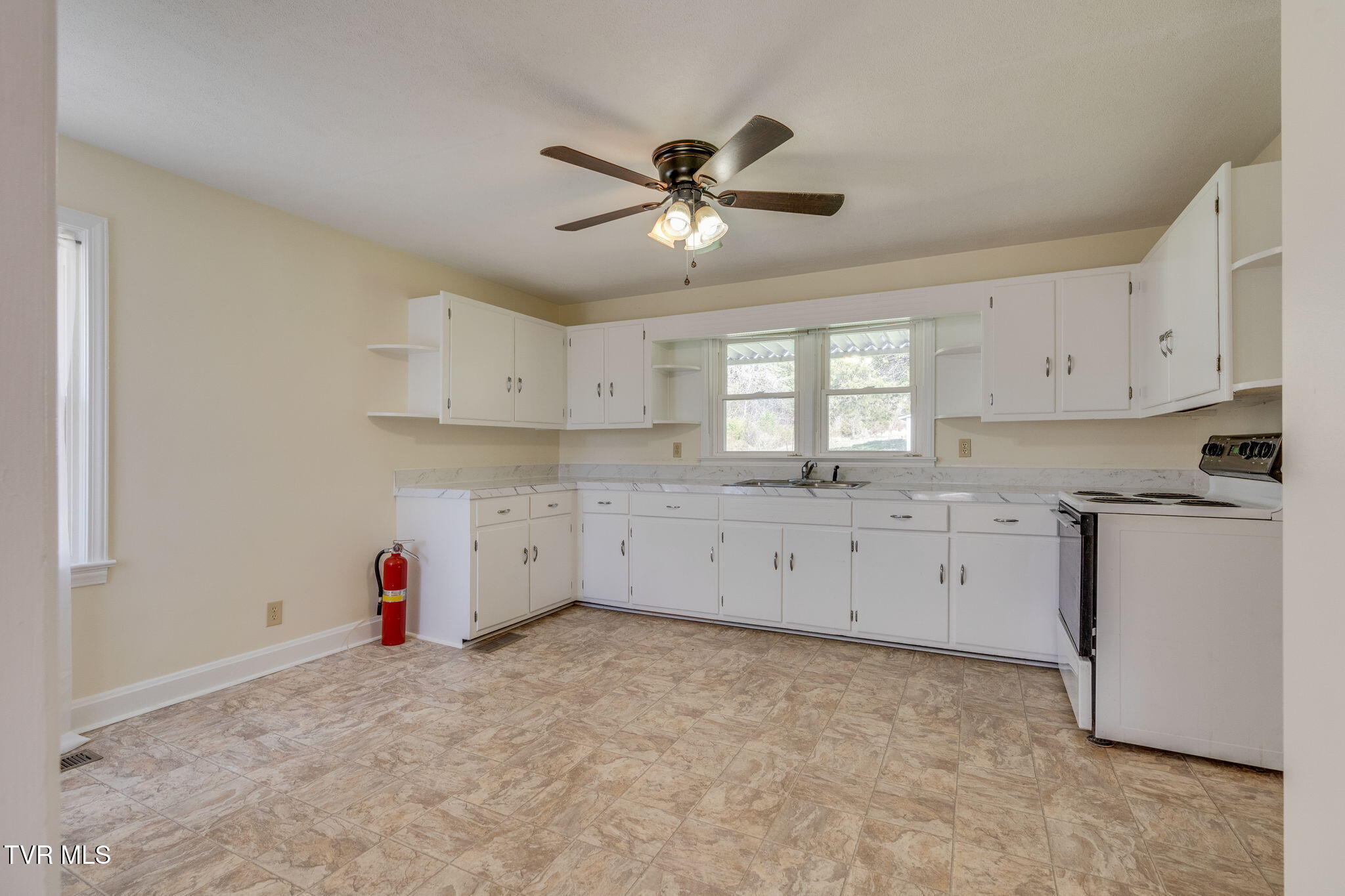 24 Greenway Street Greeneville, TN 37743 - Photo 8 of 25 008