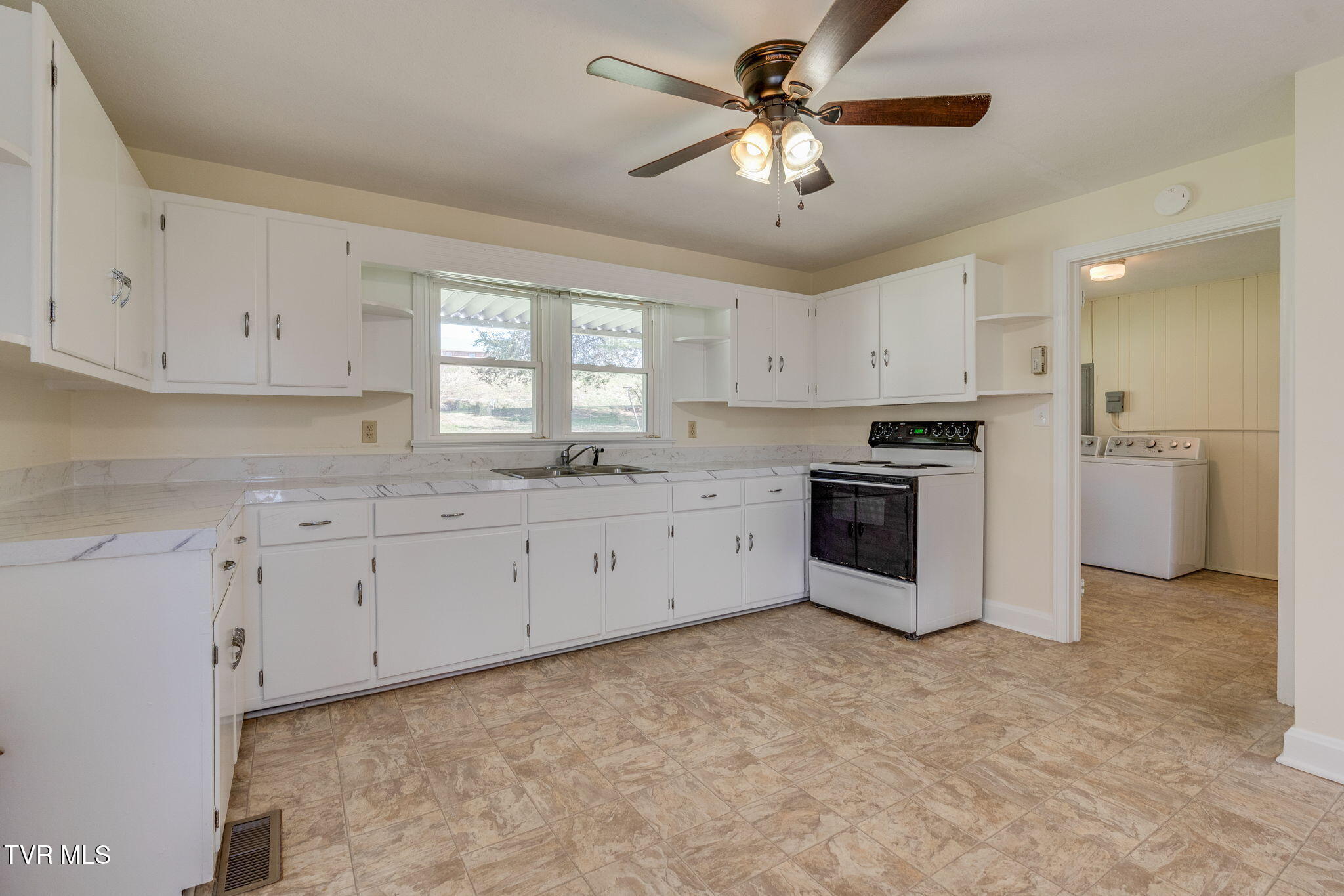 24 Greenway Street Greeneville, TN 37743 - Photo 9 of 25 009