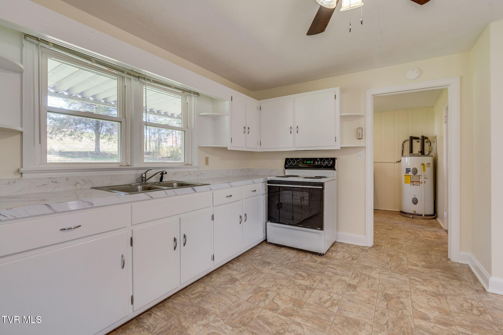 24 Greenway Street Greeneville, TN 37743 - Photo 10 of 25 010