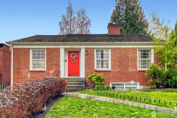 $4,700 | 3246 West Viewmont Way West, Seattle, WA 98199