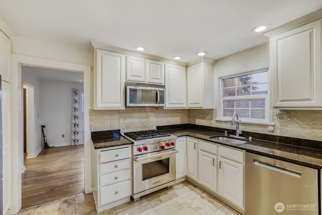 $4,800 | 3246 West Viewmont Way West, Seattle, WA 98199