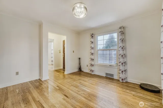 $4,800 | 3246 West Viewmont Way West, Seattle, WA 98199