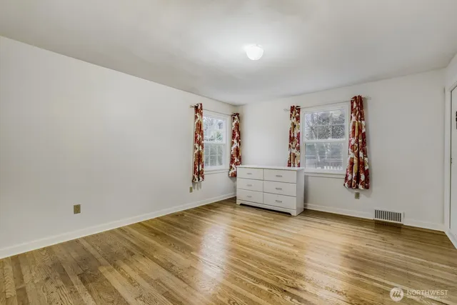 $4,800 | 3246 West Viewmont Way West, Seattle, WA 98199