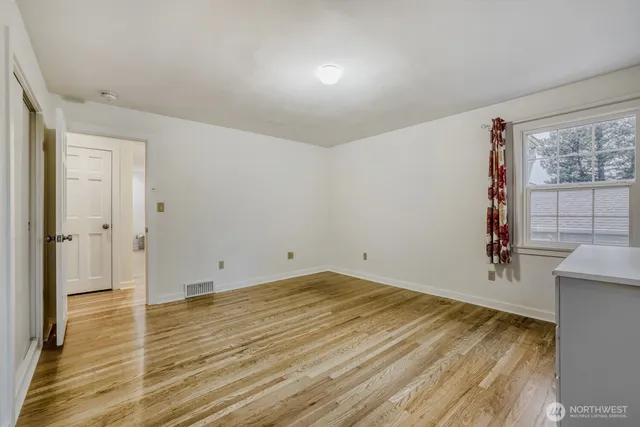 $4,800 | 3246 West Viewmont Way West, Seattle, WA 98199