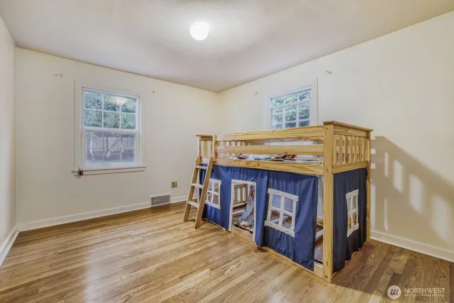 $4,800 | 3246 West Viewmont Way West, Seattle, WA 98199