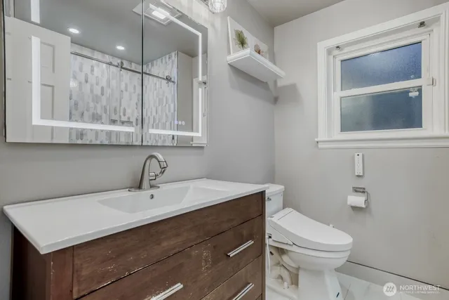 $4,800 | 3246 West Viewmont Way West, Seattle, WA 98199