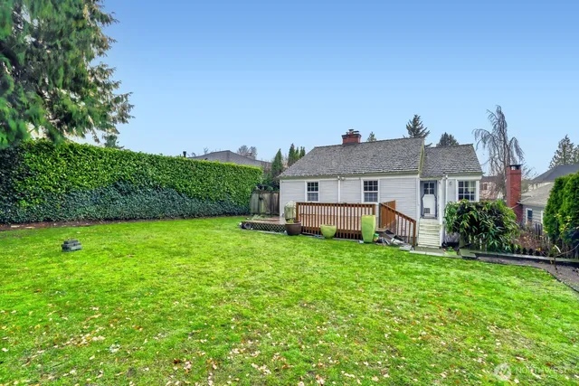 $4,800 | 3246 West Viewmont Way West, Seattle, WA 98199