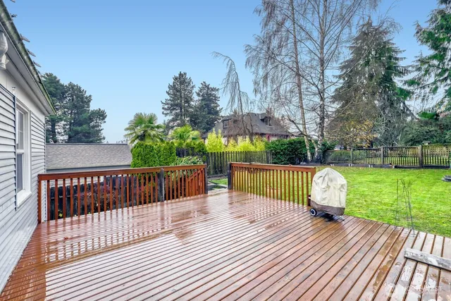 $4,800 | 3246 West Viewmont Way West, Seattle, WA 98199